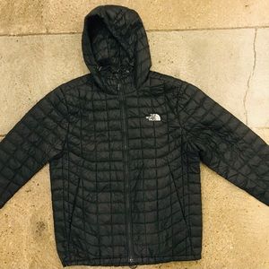 North Face hooded puffer jacket- Black- Men’s medium- Thermoball technology